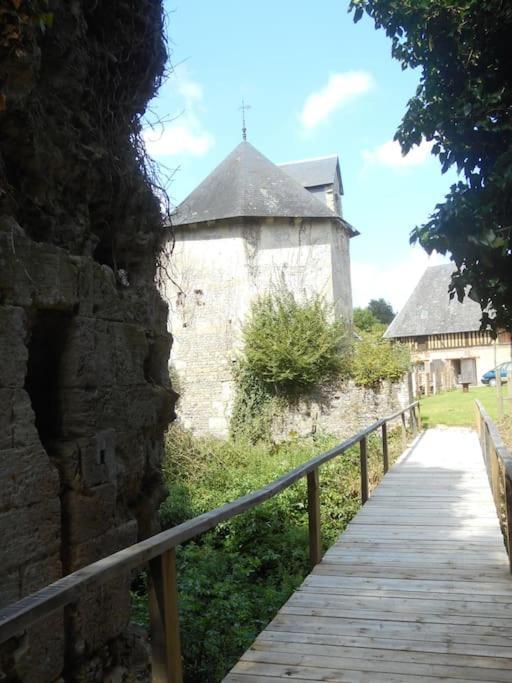 La Ferme Du Chateau Fauguernon Exterior photo